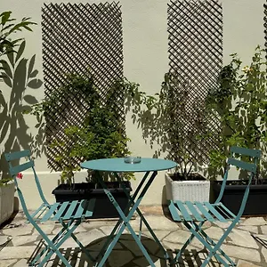Отель Hipotel Lilas Gambetta Париж